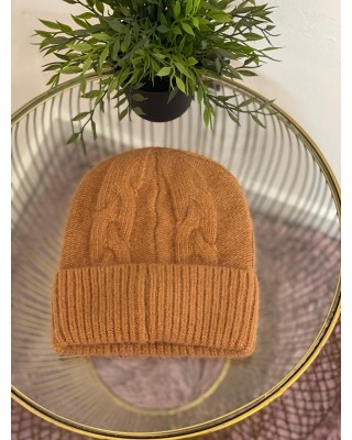 Cappellino di lana intrecciato