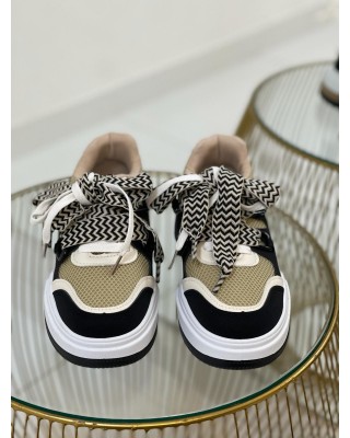 Sneaker con doppio laccio