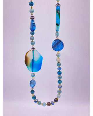 Collana lunga con pietre